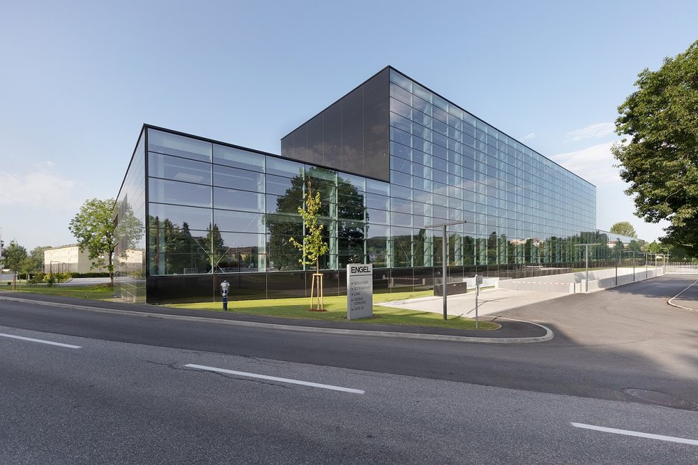 New ENGEL technology centre makes the smart factory a tangible experience